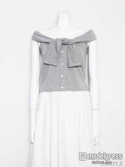 肩掛け風カットソートップス「DazyClair」7,452円(税込)