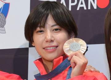 「う、うまい！」「天は二物を与えてる」 パリ五輪銅の美女フェンサー ゴルフ100切り達成報告 ショット動画にSNS「フォーム綺麗」「体幹の強さがわかります」