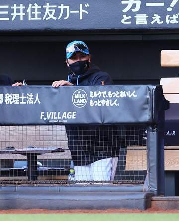 日本ハム・新庄監督 完全阻止→奇襲バントエンドラン「こういう作戦を昨日の夜から考えて」 万波のスクイズよぎるも「会心の当たりでヒットにしてくれて嬉しかった」