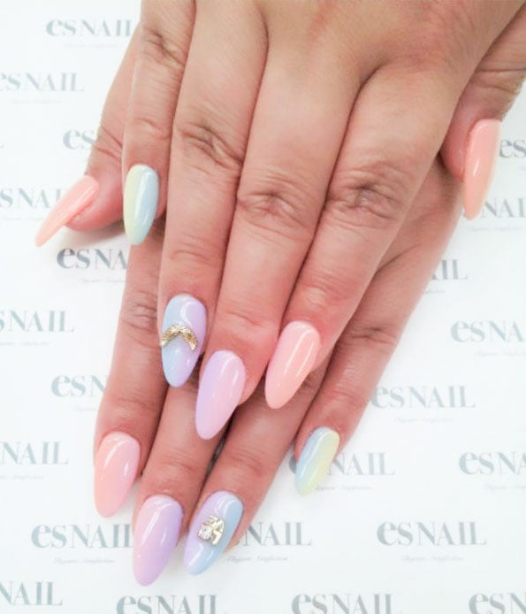 カラフルで鮮やか／画像提供：esNAIL