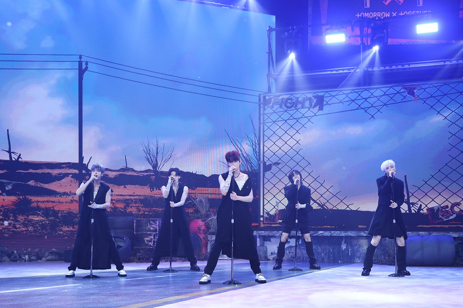 TOMORROW X TOGETHER「LO$ER=LOVER」パフォーマンス（P）＆（C） BIGHIT MUSIC