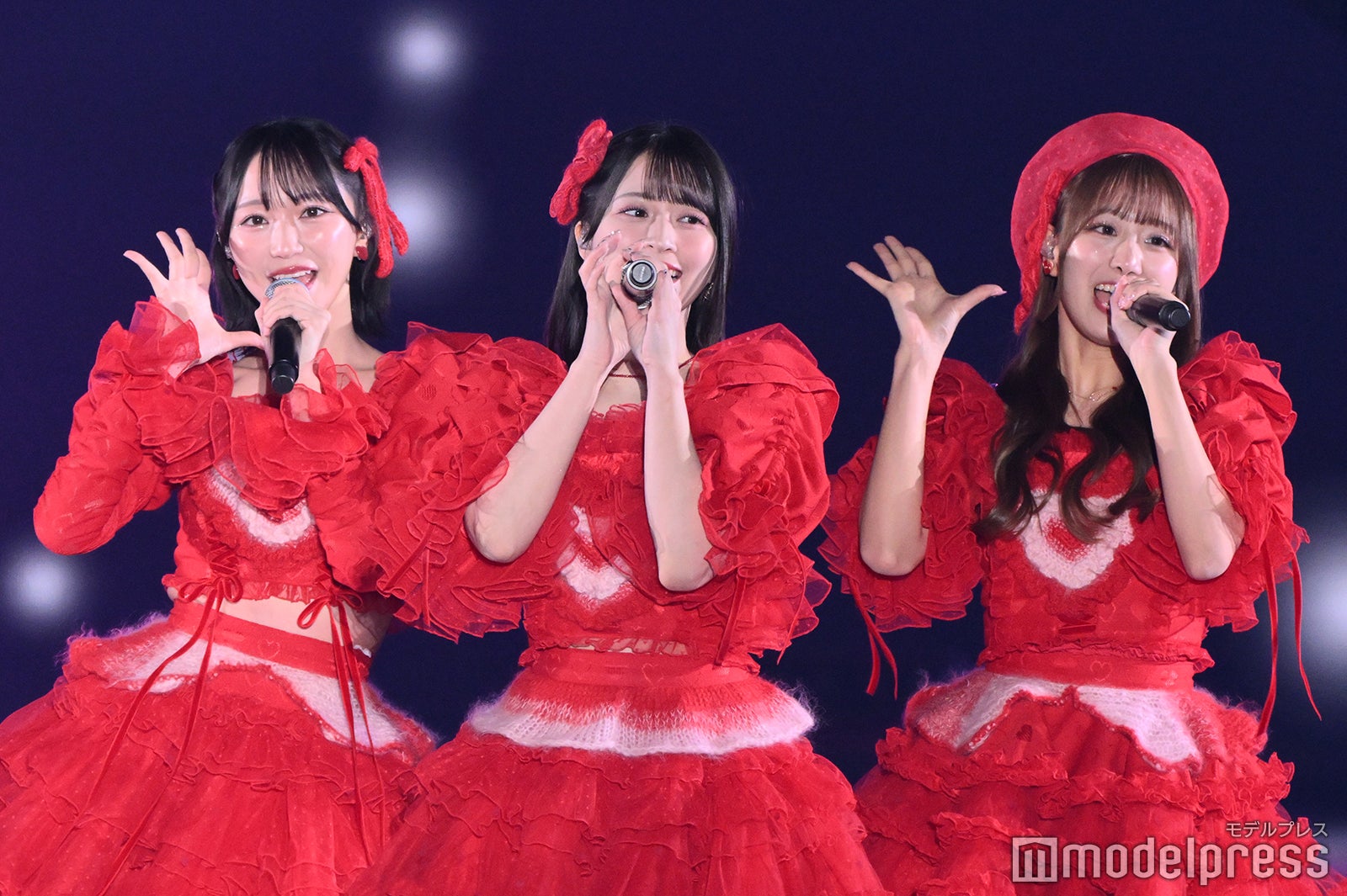 野口衣織、佐々木舞香、音嶋莉沙（C）モデルプレス