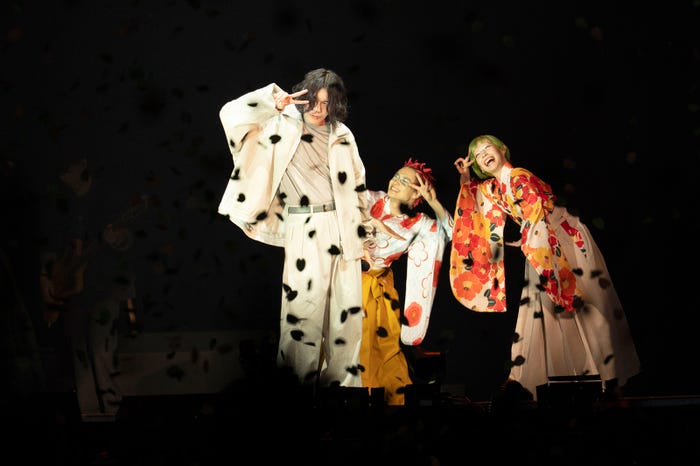 米津玄師/撮影:太田好治、鳥居洋介、ヤオタケシ、横山マサト