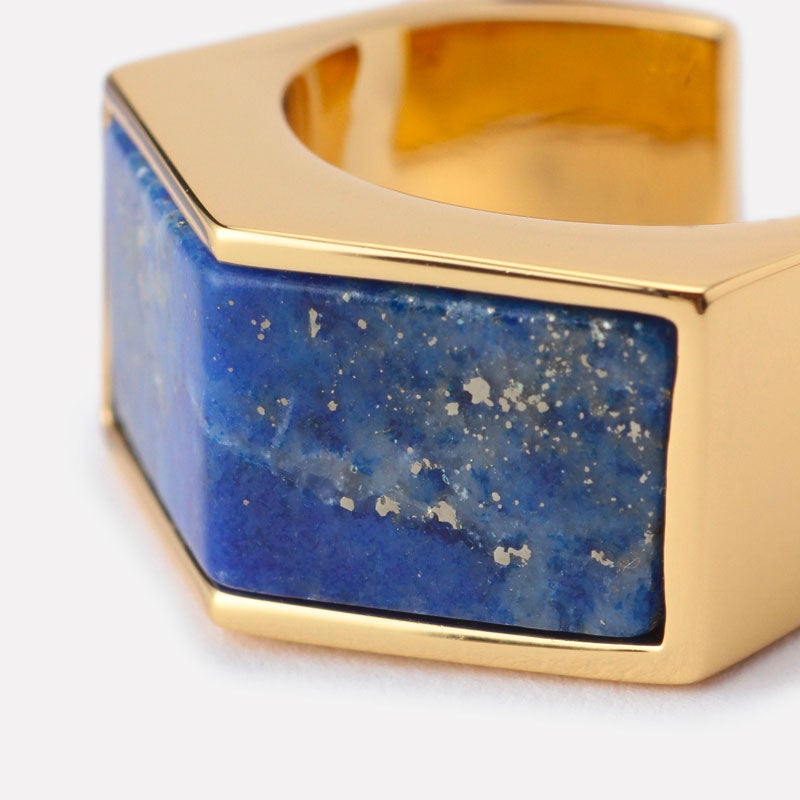 ストーンインサートリング「CHARLES & KEITH」3,132円（税込）／画像提供：CHARLES & KEITH