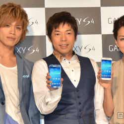 「GALAXY S4 WORLD TOUR 2013 TOKYO」に出席した(左から)山本裕典、今田耕司、内田恭子