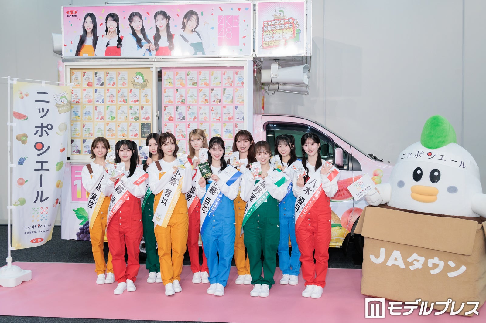 （後列左から）水島美結、森川優、千葉恵里、山内瑞葵、秋山由奈（前列左から）佐藤綺星、小栗有以、伊藤百花、倉野尾成美、八木愛月（C）モデルプレス
