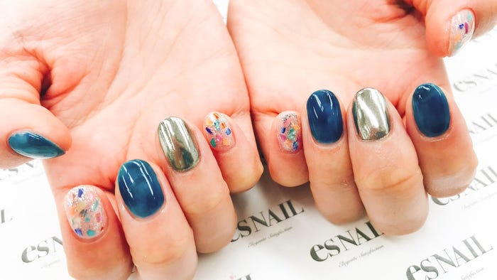 冬のタイダイ柄ネイル/画像提供:esNAIL