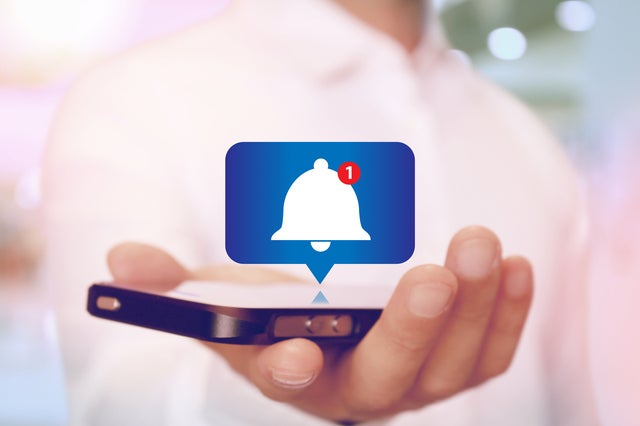 【心理テスト】なぜか今日はスマホの通知が鳴りやまない！あなたが思わず取る行動は？
