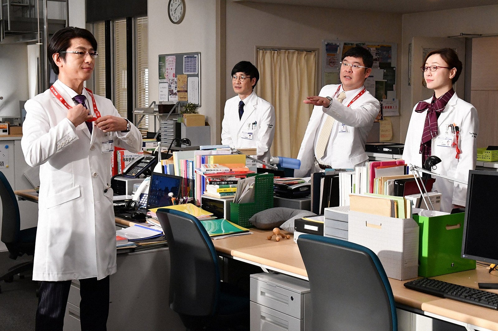 左端：及川光博「A LIFE～愛しき人～」第3話より（C）TBS