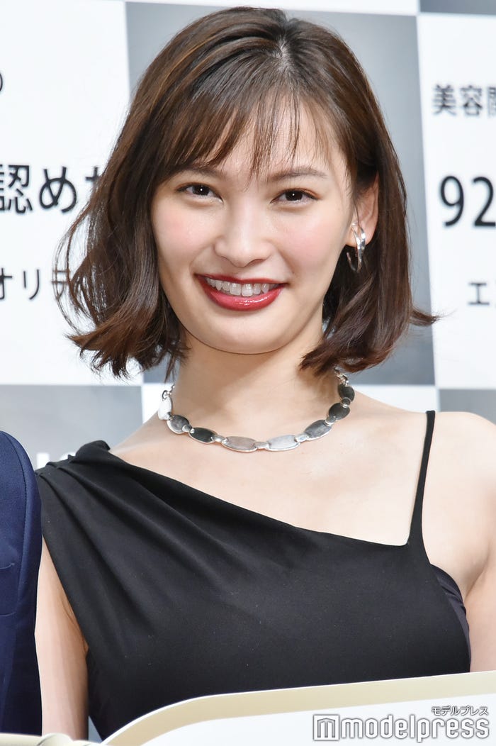 佐々木希 大政絢 双子コーデで踊る姿に 可愛いの渋滞 の声 モデルプレス 佐々木希 大政絢 双子コーデで踊る姿に 可愛いの渋滞 の声 モデルプレス