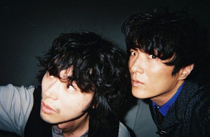 石崎ひゅーい、菅田将暉(提供写真:小学館)