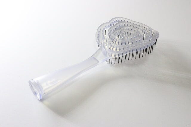 ダイソーの立てられる乾きやすいブローブラシ