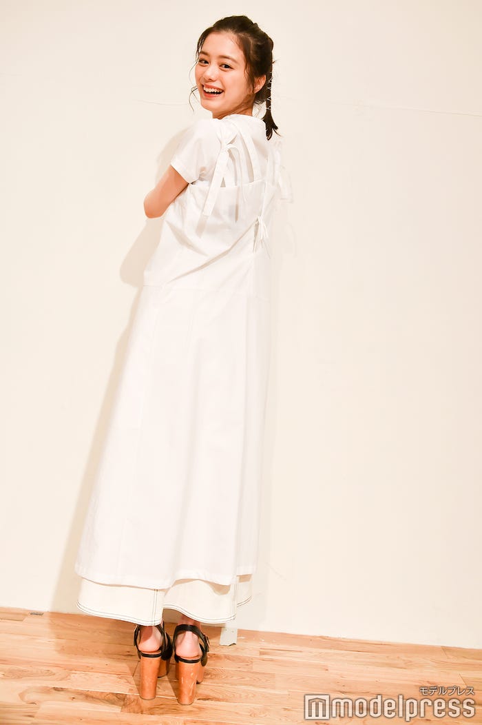 紺野彩夏 (C)モデルプレス