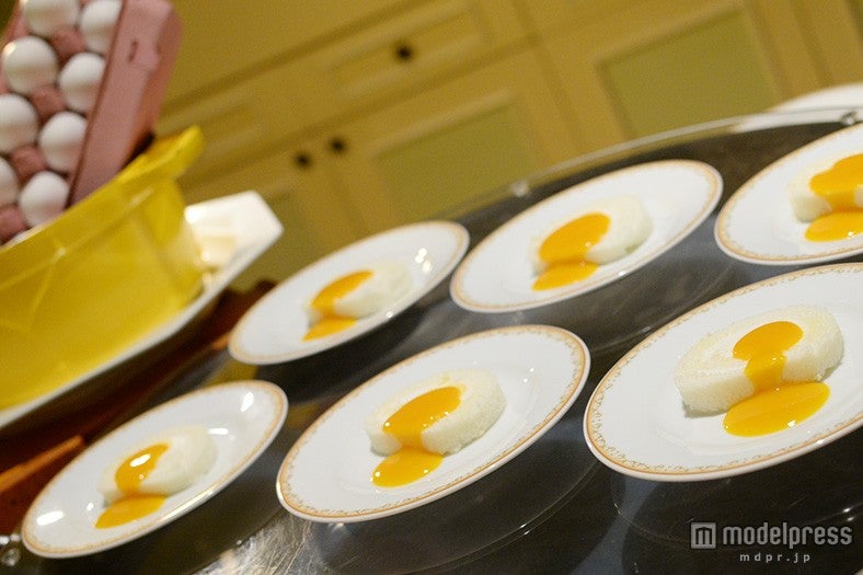 ココナッツとマンゴーのロールケーキ