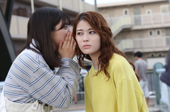 冨里奈央、岩本蓮加「ふたりエスケープ」第10話(C)田口囁一・一迅社/「ふたりエスケープ」製作委員会