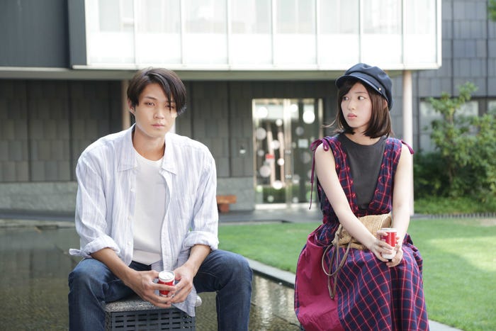 (左から)磯村勇斗、白石聖(C)フジテレビ