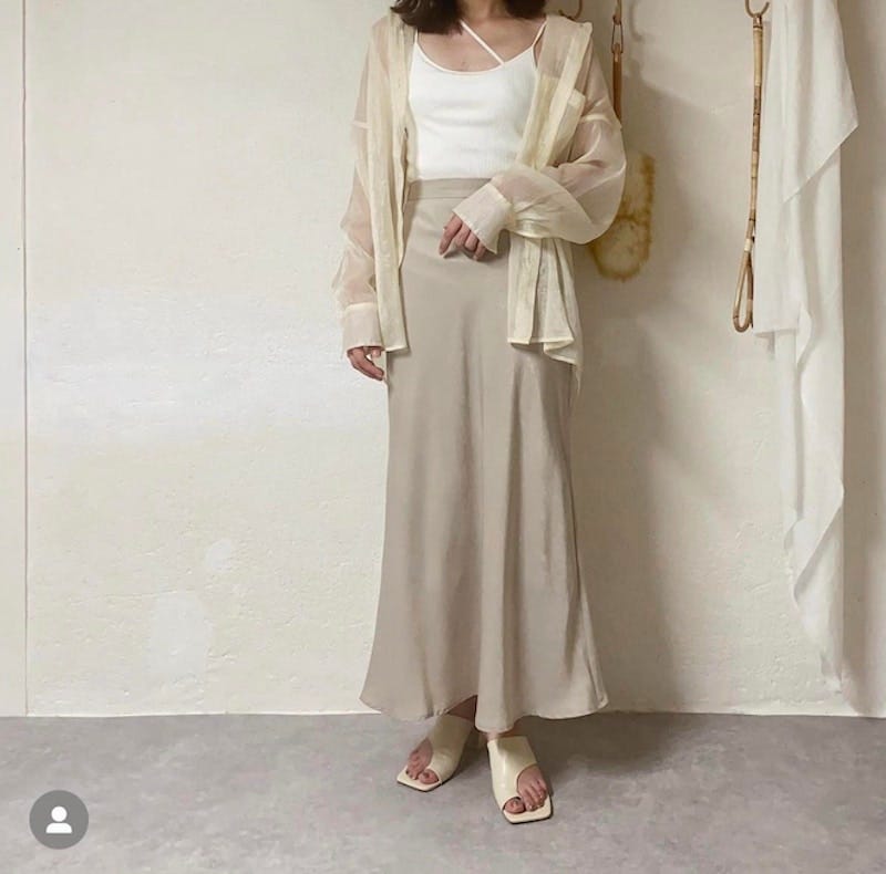 しまむらの淡色トップスを使ったコーデ