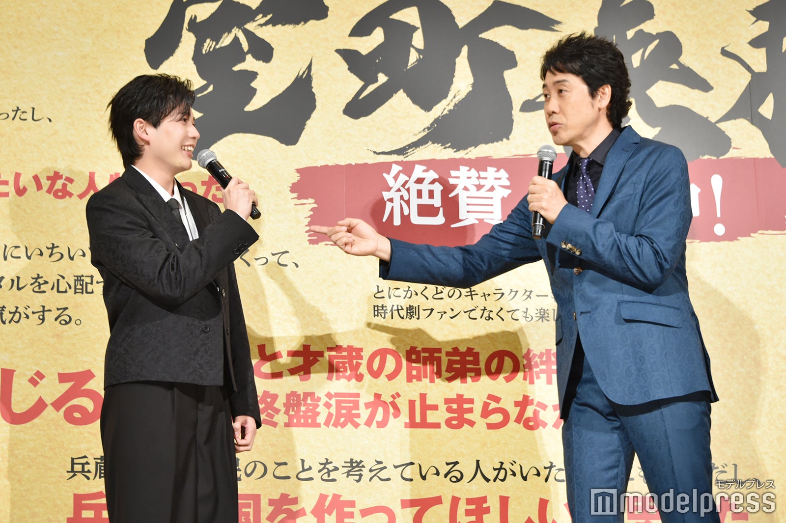 長尾謙杜が激辛料理を頑張って食べていたと語る大泉洋（C）モデルプレス