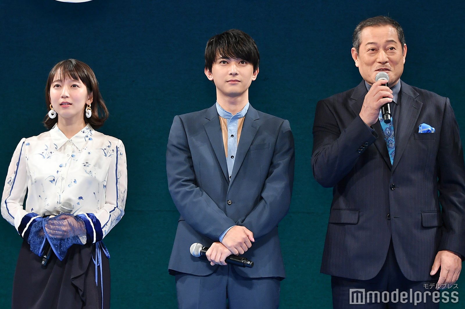 （左から）吉岡里帆、吉沢亮、松平健 （C）モデルプレス