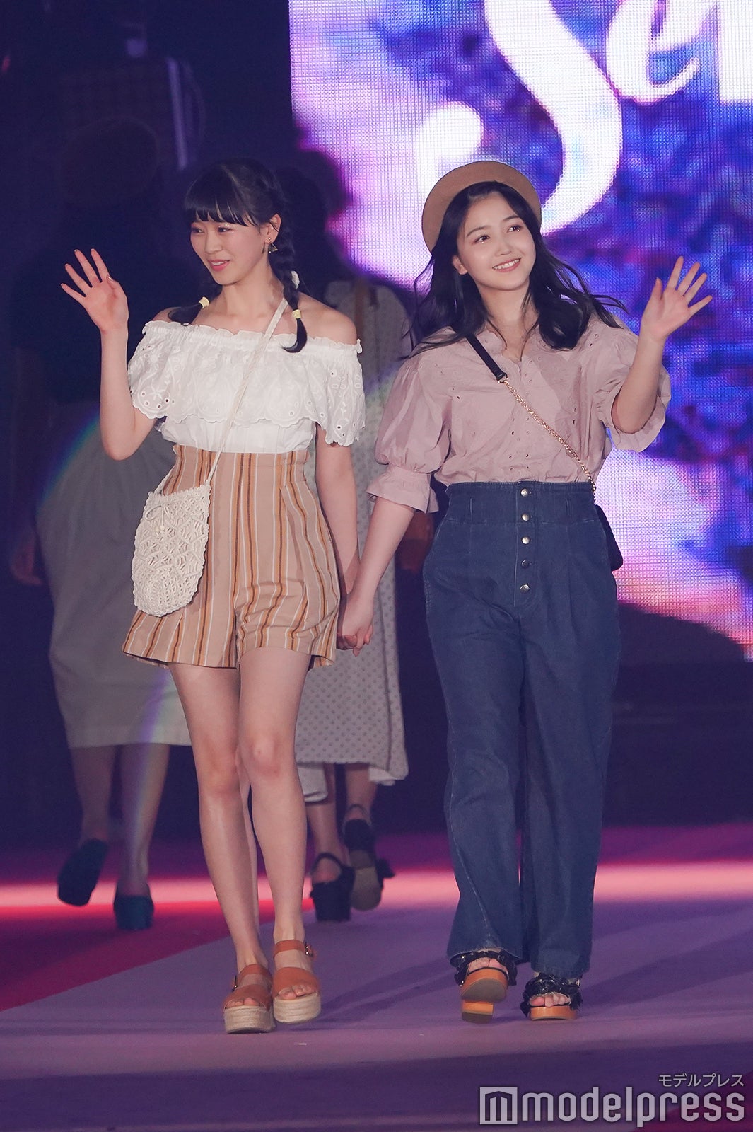 坂井仁香、久保史緒里（C）モデルプレス