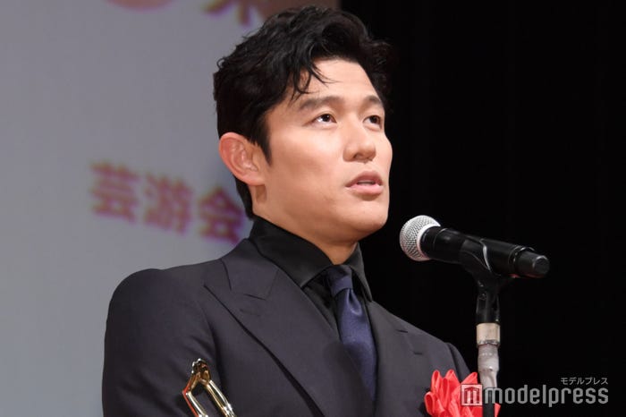 鈴木亮平(C)モデルプレス