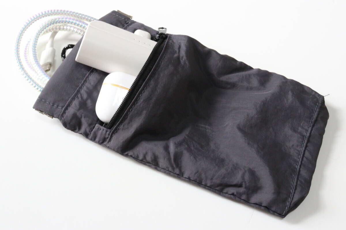 ダイソーのポケット付バネ口ポーチはガジェットケースにおすすめ