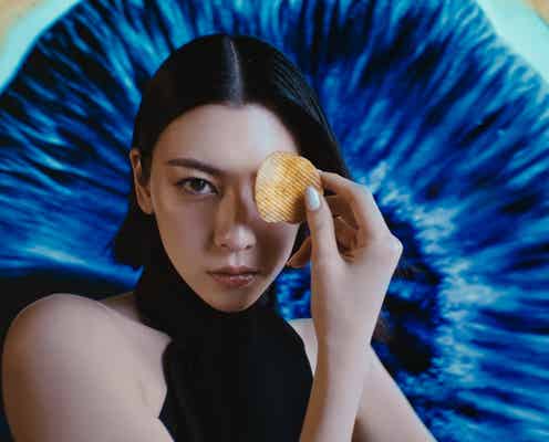 三吉彩花、セクシー衣装披露 切り替え方にどよめきの声「本当に同一人物?」