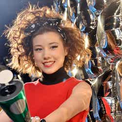 ファッションショーのトップバッターを飾った仲里依紗