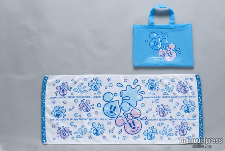 ウォータードロップのモチーフグッズ／ポンチョ＆タオル（両パーク共通）／（C）Disney