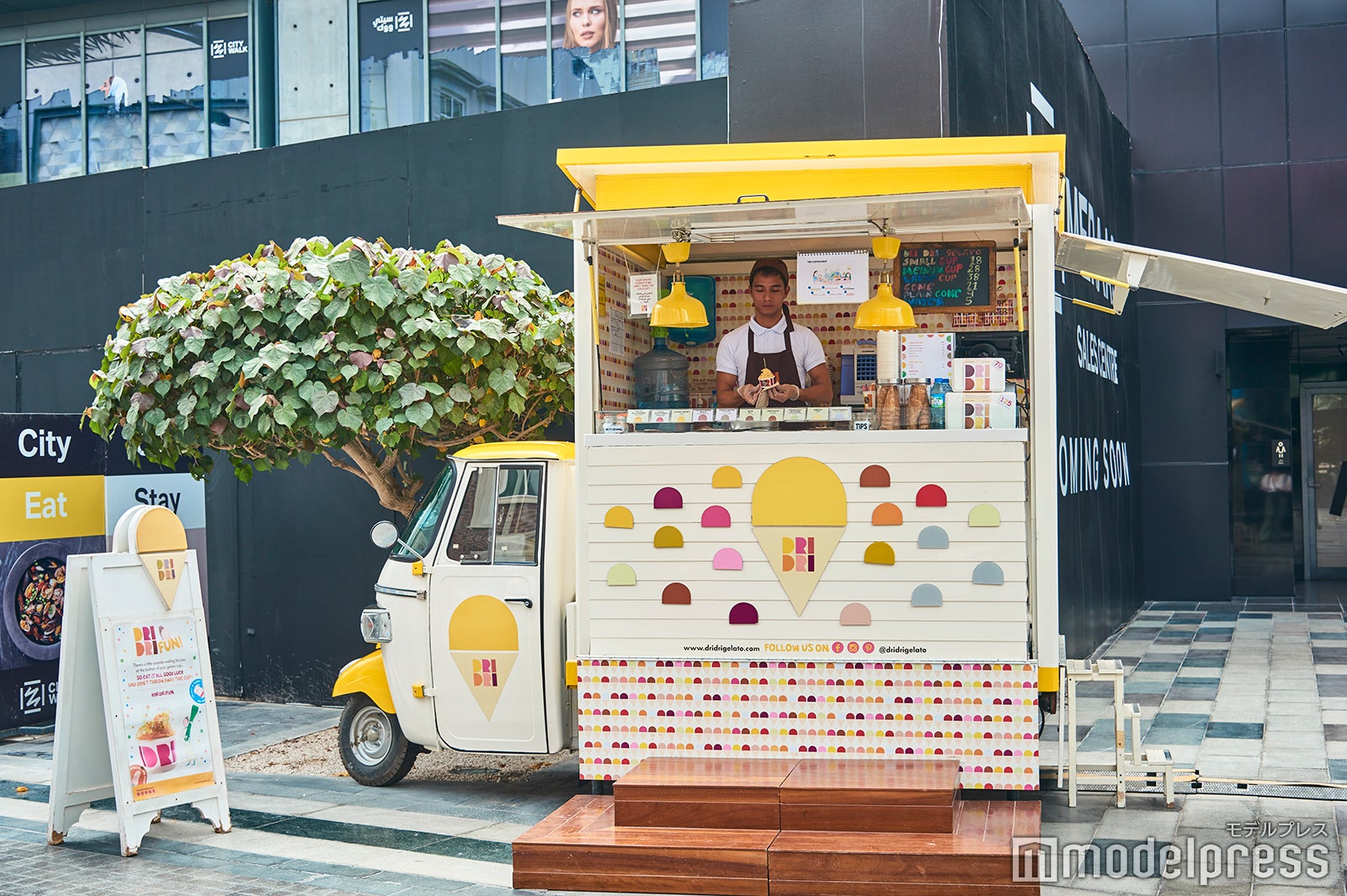 気軽に立ち寄れるジェラートのトラック屋台（C）モデルプレス