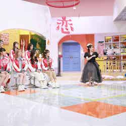 （左から）Girls2、大島麻衣、妹尾ユウカ（C）日本テレビ