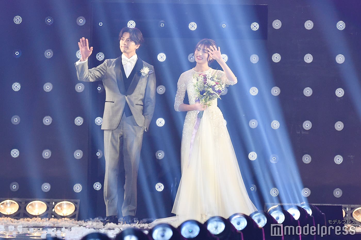 (左から)新田真剣佑、吉川愛(C)モデルプレス