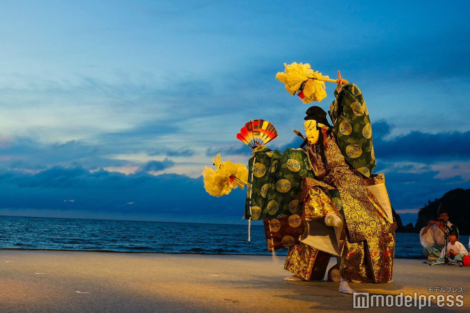 ダイナミックな舞 （C）モデルプレス