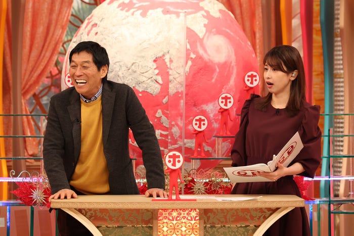 (左から)明石家さんま、加藤綾子(C)フジテレビ