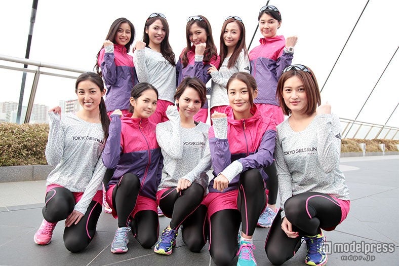 水沢アリー（前列中央）と「TOKYO GIRLS RUN」メンバー