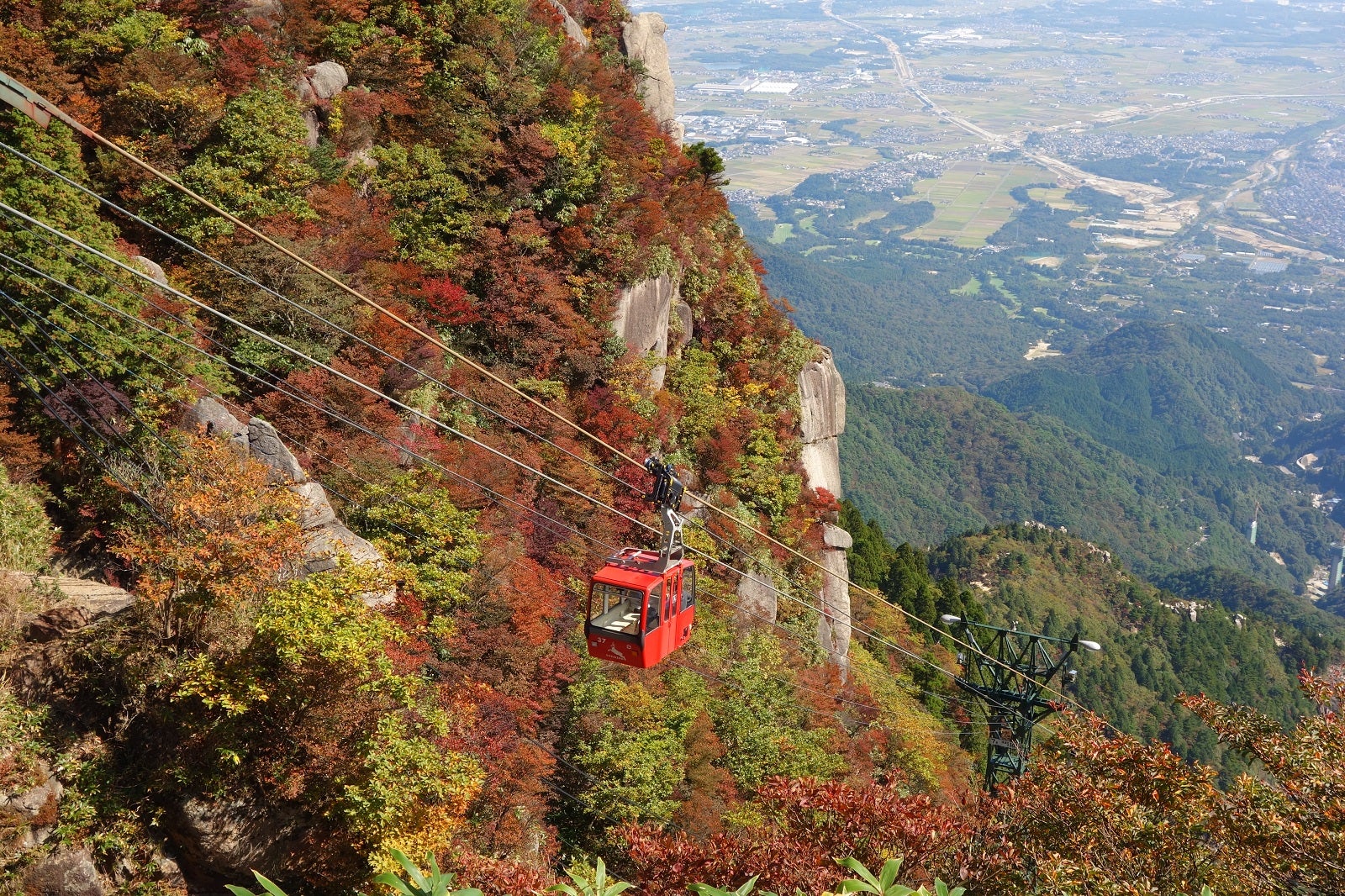 紅葉シーズンの御在所岳／提供画像