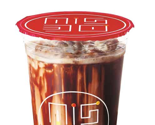 ミスド「氷コーヒー バラエティ」コーヒー氷を倍増&チョコやキャラメルソースを溶かして楽しむ