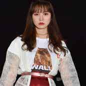 日向坂46加藤史帆 クールな表情で 心臓を捧げよ ポーズ Girlsaward 19 A W モデルプレス 日向坂46加藤史帆 クールな表情で 心臓を捧げよ ポーズ Girlsaward 19 A W モデルプレス