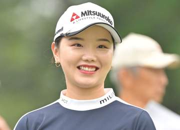 「美人は何やっても美しい」「前髪可愛い」28歳美人ゴルファーの雰囲気一変姿に反響 愛犬とリラックス姿「雰囲気違うのも素敵です」