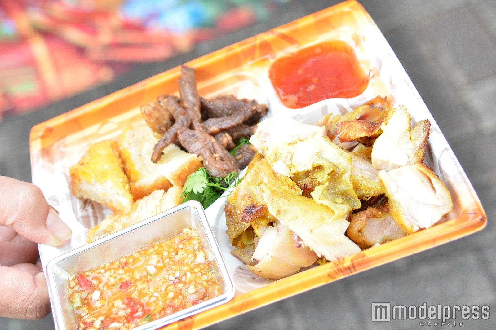 あたたかいタイフードに舌鼓（C）モデルプレス