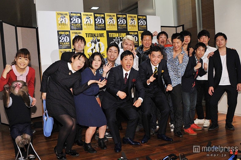 （前列左より）ゆりありく、橋本小雪、中野聡子、田中裕二、太田光、長井秀和、井口浩之、河本太（後列左より）ミヤシタガク、ツインタワー、瞬間メタル、ネコニスズ