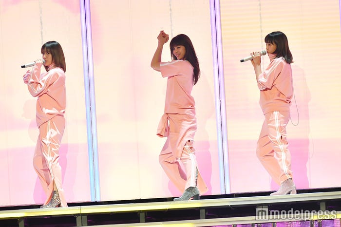 藤井夏恋、佐藤晴美、鷲尾伶菜 (C)モデルプレス