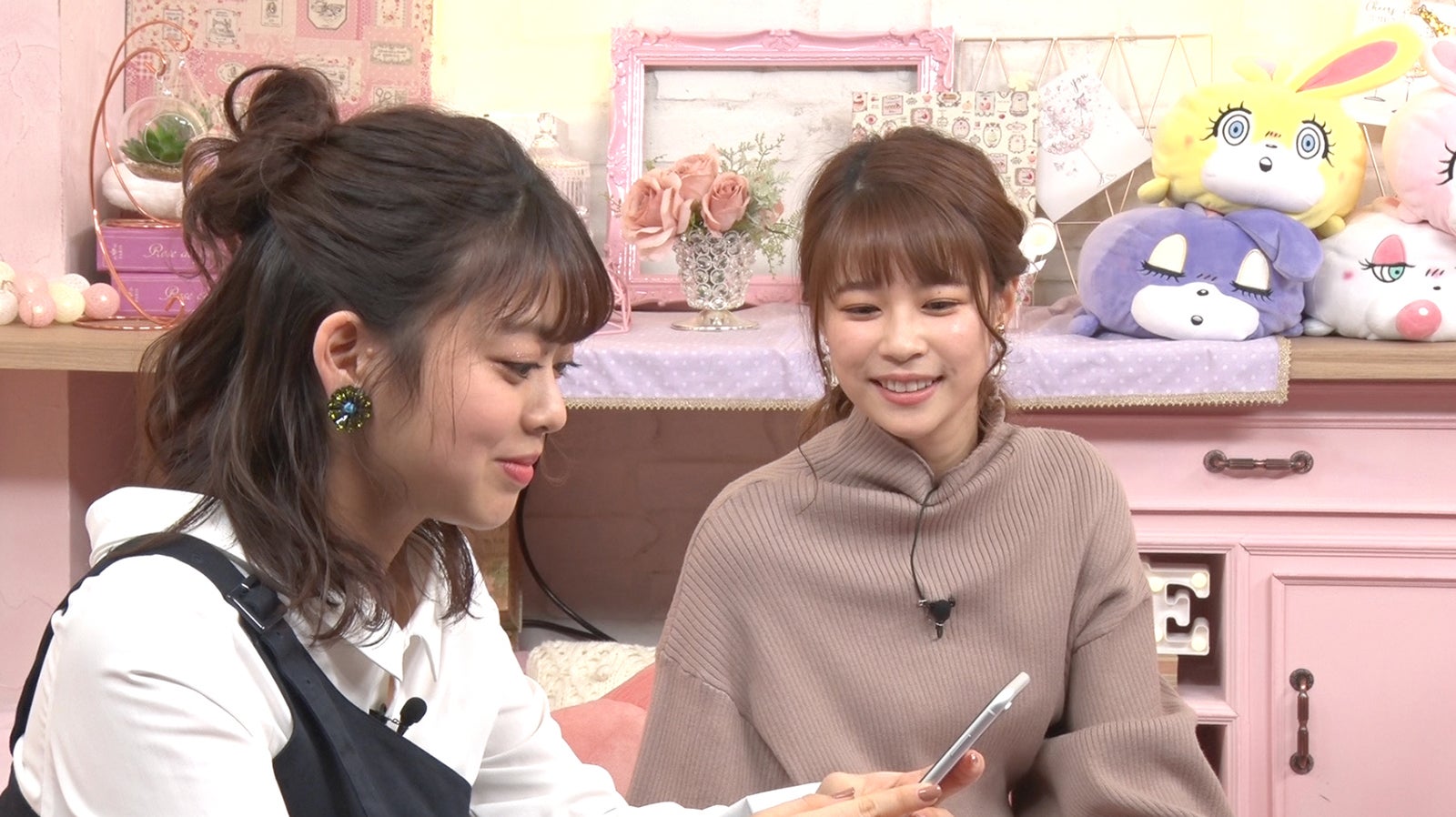 （左から）杉原千尋アナ、鈴木唯アナ（提供写真）