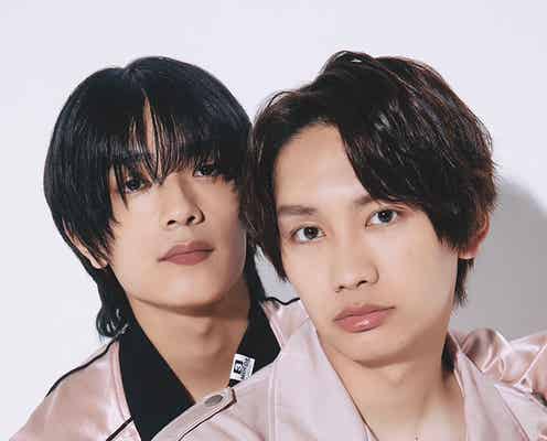 なにわ男子・高橋恭平&藤原丈一郎、色っぽい表情で密着 ドキッとする“肌ちら”ルックも