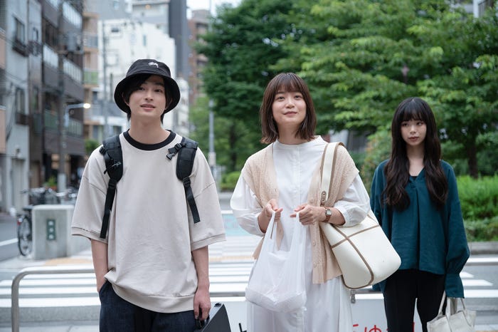 曽田陵介、深川麻衣、趣里/「サワコ~それは、果てなき復讐」第2話より(C)BS-TBS