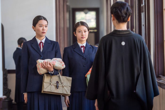 志田彩良、今田美桜、瀧内公美「あんぱん」第35話(C)NHK