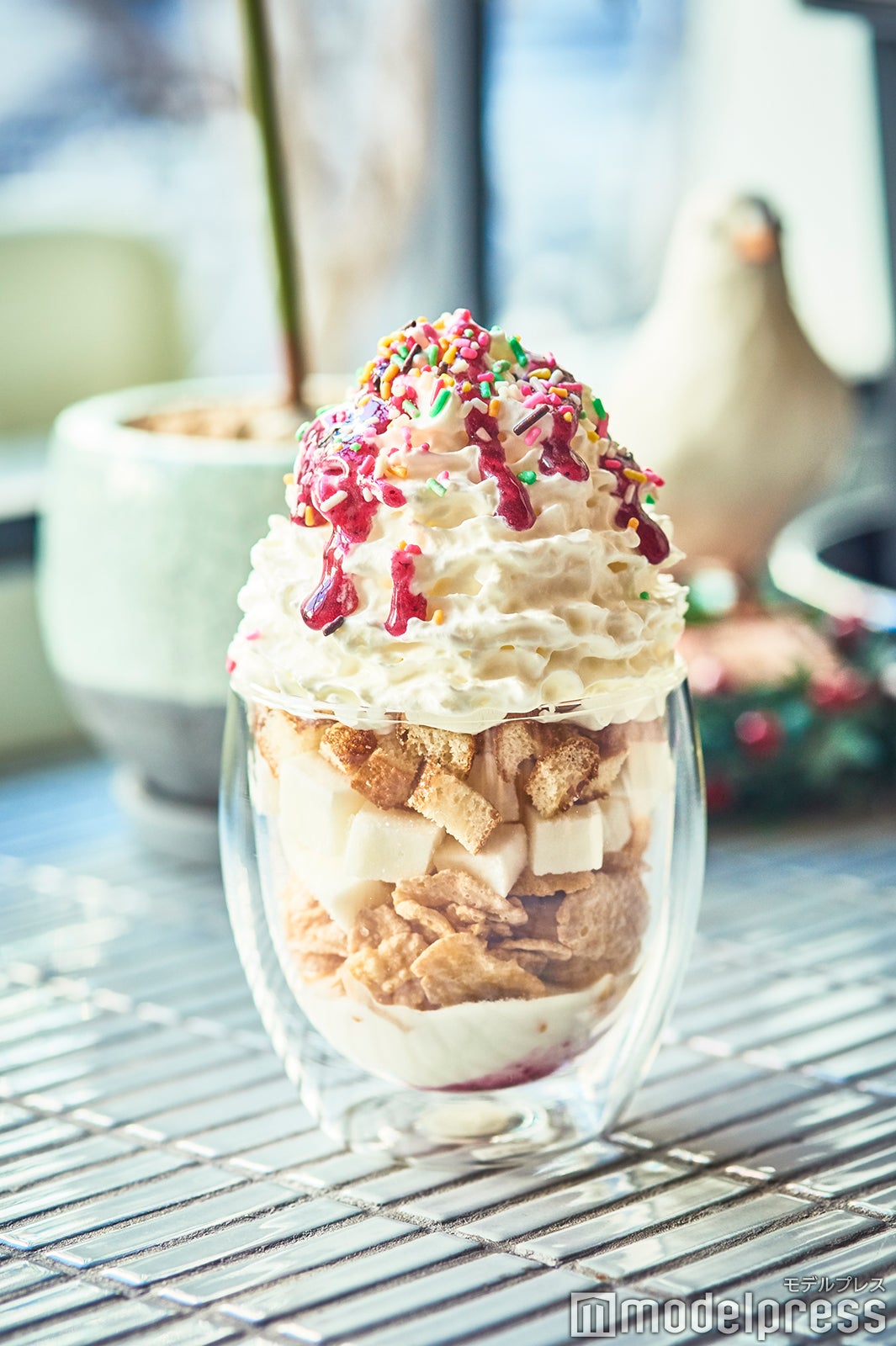 パフェ （C）モデルプレス