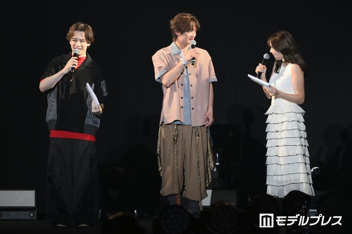 (左から)ウエンツ瑛士、浮所飛貴、中川安奈アナウンサー(C)モデルプレス
