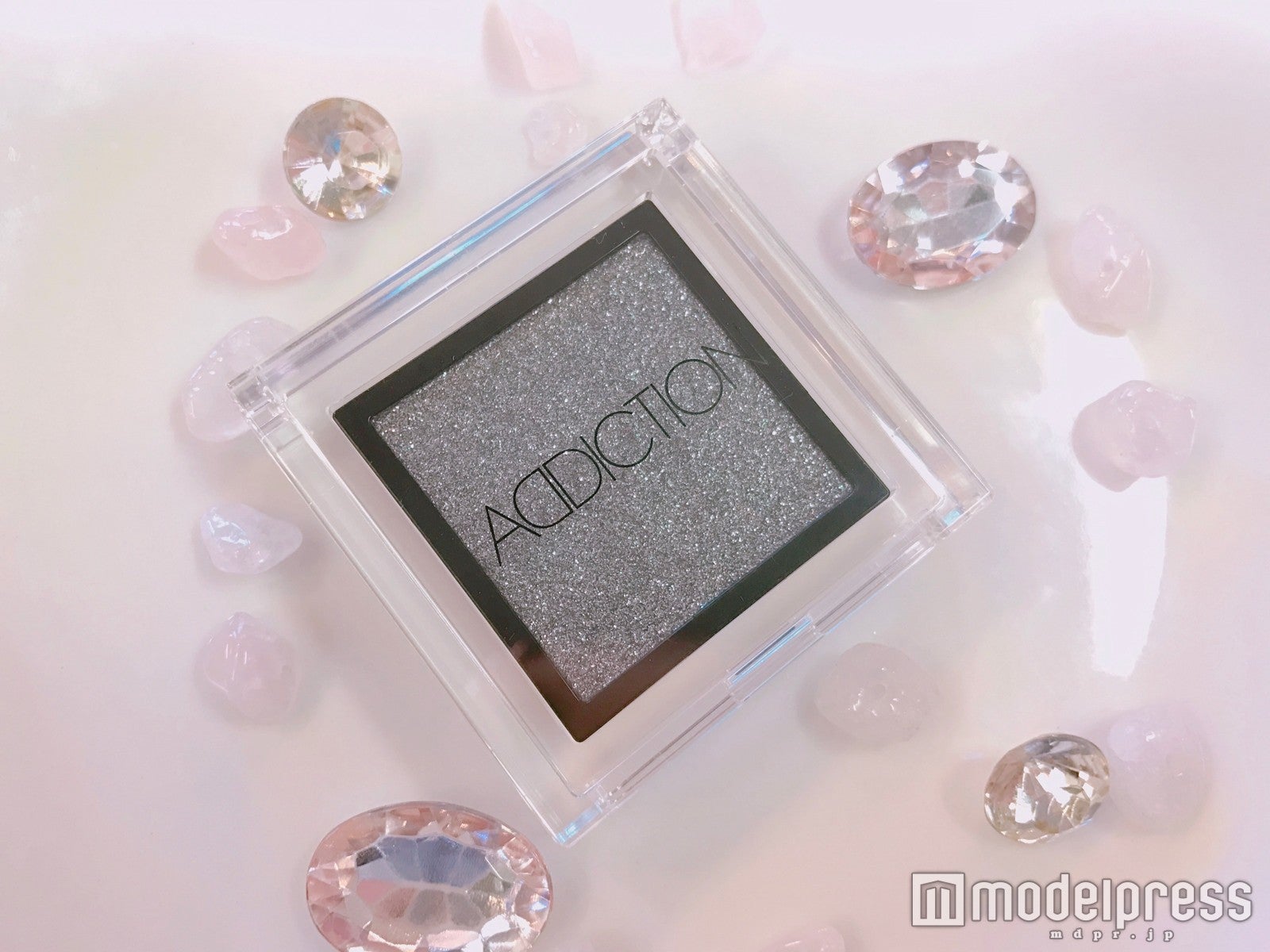 キラキラ感がたっぷり（C）モデルプレス