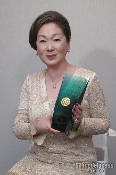 「ベスト・演歌／歌謡曲・アーティスト」を受賞した由紀さおり